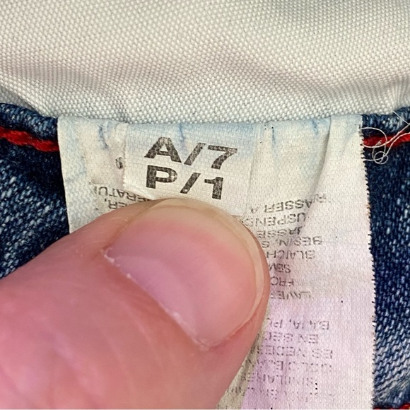 Wrangler Classic Fit Jeans Women’s 15x32 - Picture 4 of 8